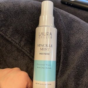 Spackle mist setting spray